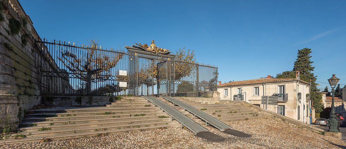 The Promenade du Peyrou and its triumphal arch.