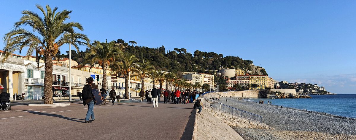 The Promenade des Anglais at the foot of Castle Hill.