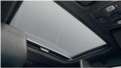 Teto de abrir panorâmico elétrico do Dacia Bigster visto a partir do habitáculo