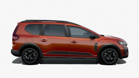 Dacia Jogger de siete plazas visto de perfil, en naranja Terracota