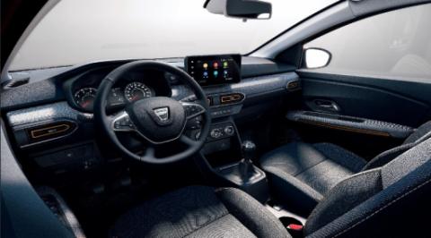 Interior do Dacia Sandero Stepway: tablier, volante e ecrã tátil Media Nav